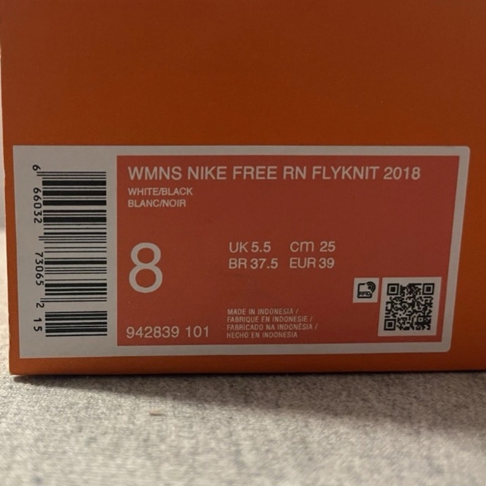 Nike Free Run Flyknit 2018 Oreo Black/White Women's Shoe Size 8 942839-101 - Picture 11 of 11